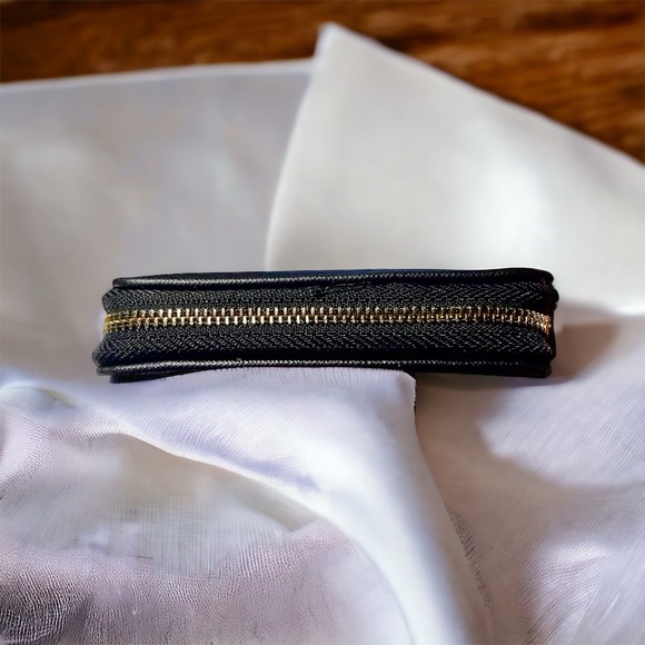 Ivy London Black Zip Around Wallet NWT! - Picture 4 of 4